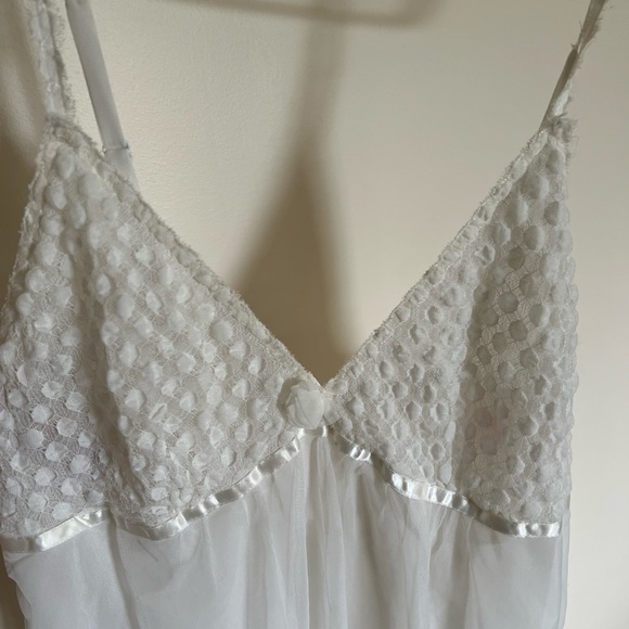 Lingerie - Picture 4 of 6